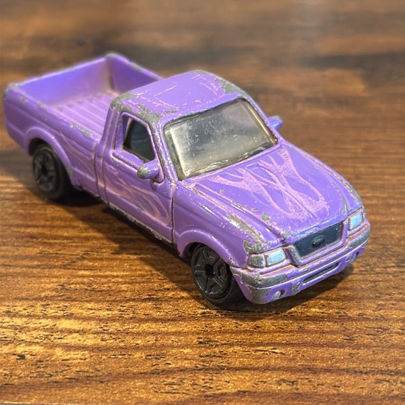 Motormax 6052 Ford Ranger Pickup Truck Toy Car Model - Purple With Flames - Picture 6 of 13